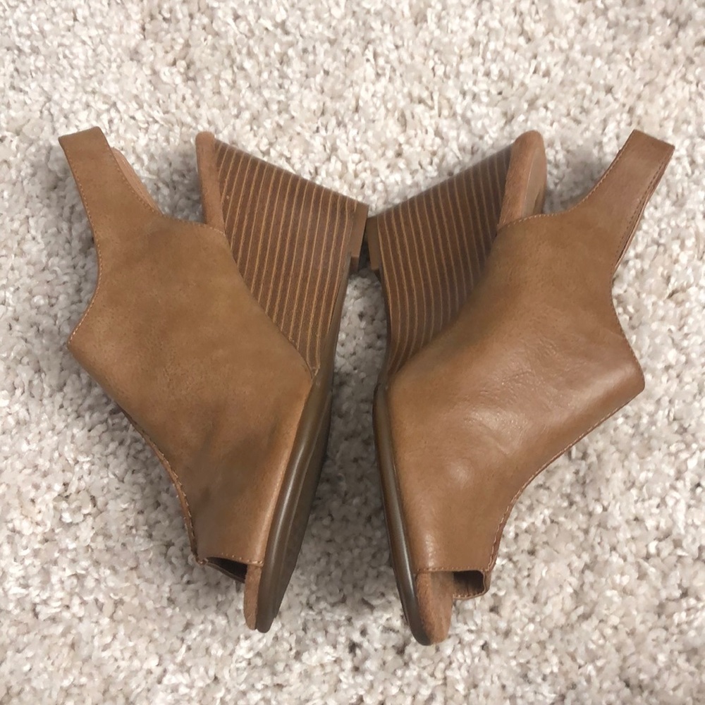 SUPER CUTE Aerosoles Wedge Heels!